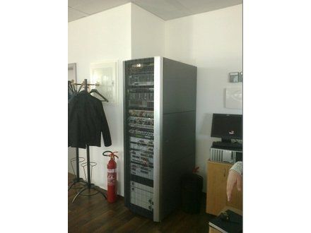 Decibel-Schallschutzbox für einen lauten Server