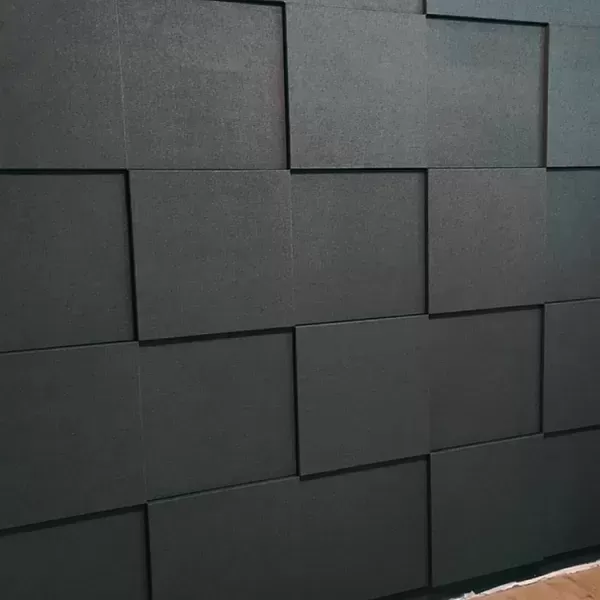 Akustische Transformation eines Podcast-Studios