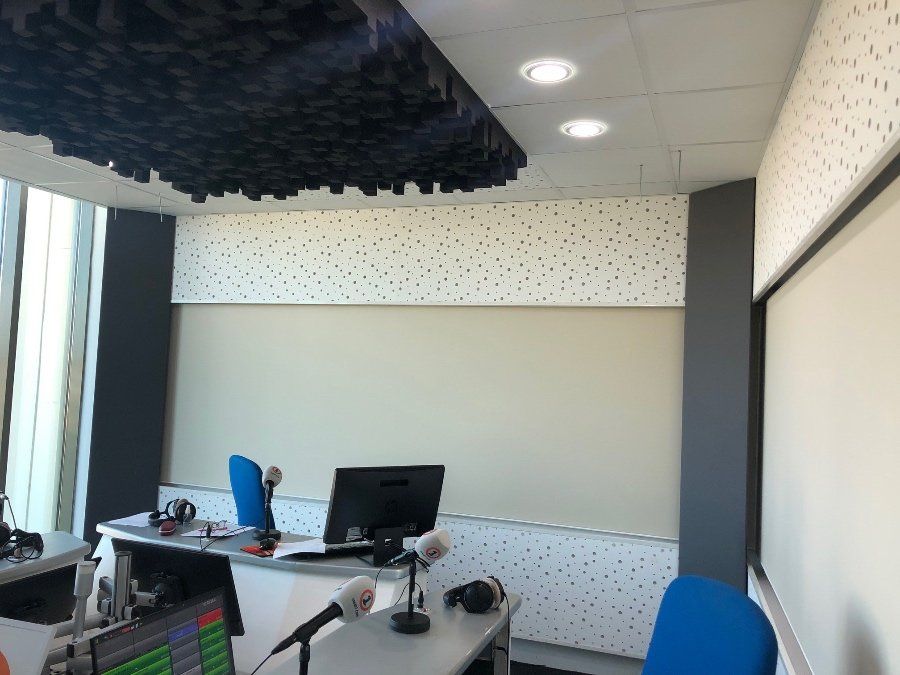 Akustische Behandlung im Radiostudio in Tanger, Marokko