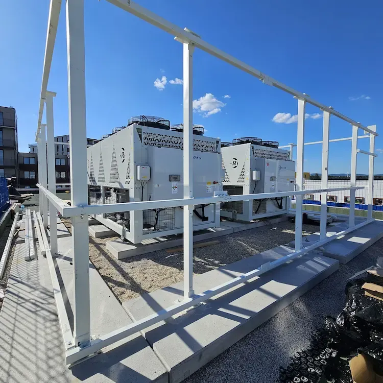 Schallschutzgehäuse für Dachkühler bei Fabrik1230