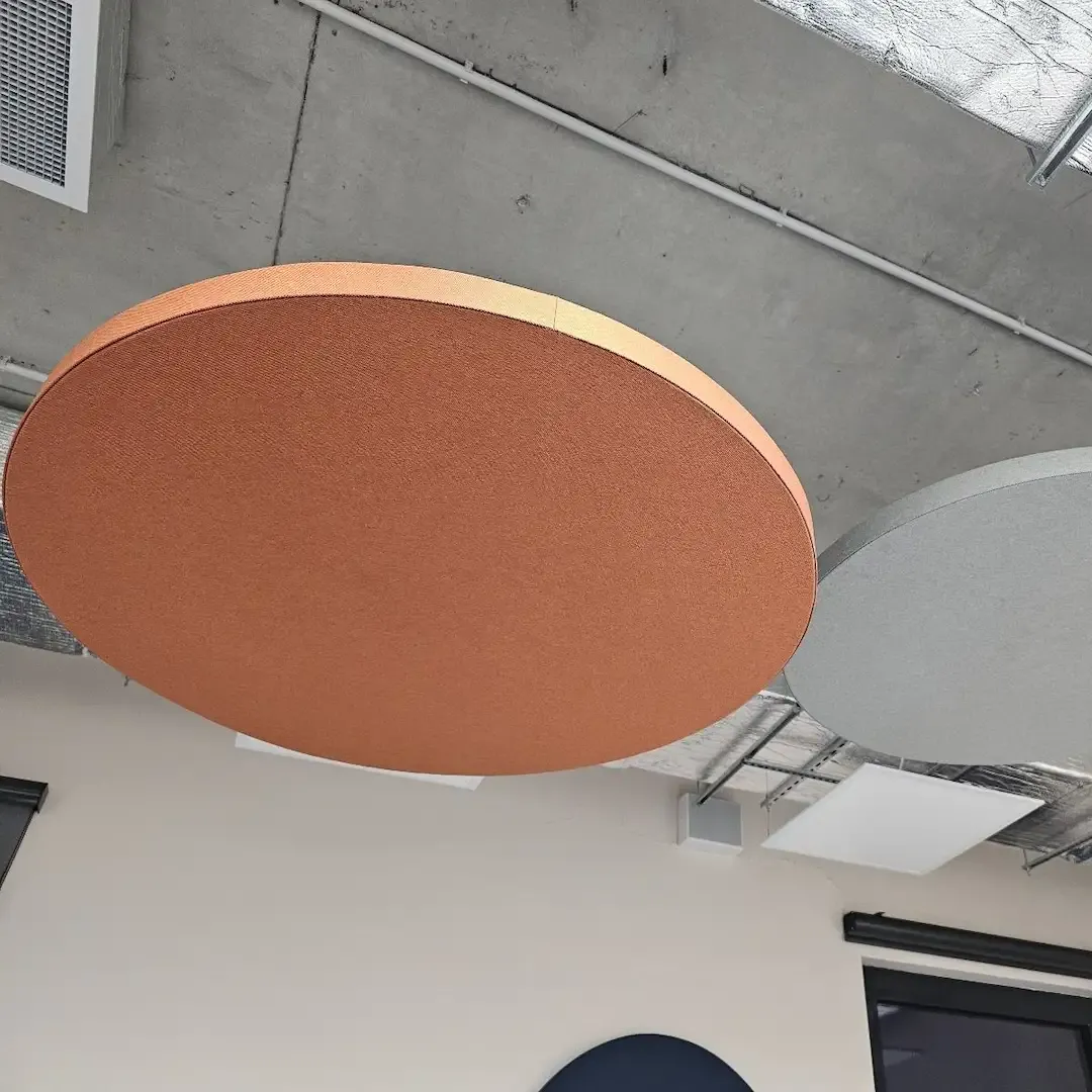Akustische Behandlung von Kodar mit Beelive- und Echo Moon-Panels