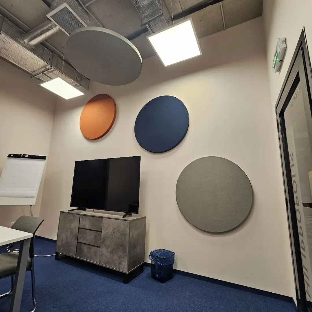 Akustische Behandlung von Kodar mit Beelive- und Echo Moon-Panels