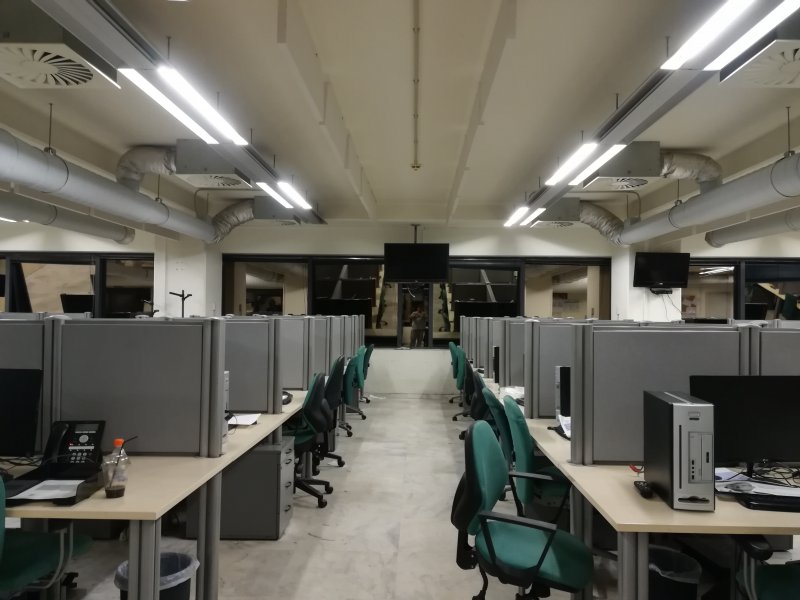 Akustische Schreibtisch-Bildschirme im Forthnet-Hauptquartier, Athen