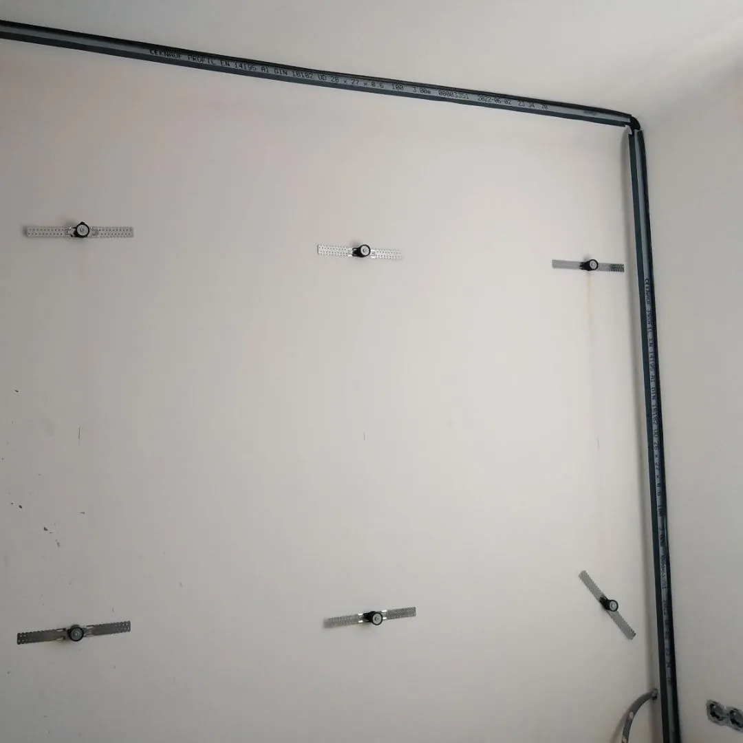 Kompakte Schallschutzlösung für Luftwärmepumpe in einer Wohnung