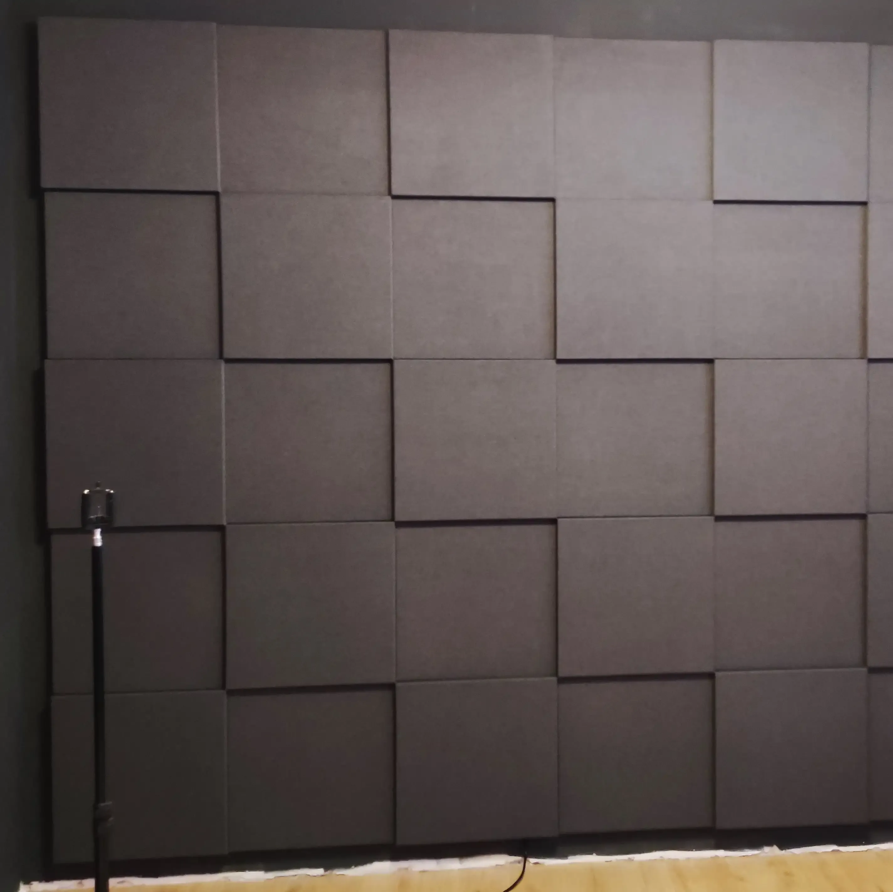 Akustische Transformation eines Podcast-Studios