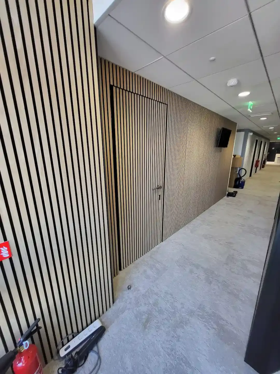Akustische Neugestaltung eines Fernsehstudios in Frankreich