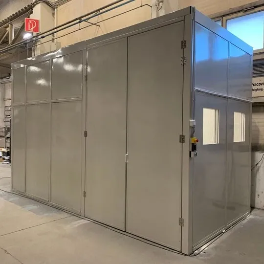 Schalldämmung einer lauten Maschine in einer Industriehalle – BOGE Elastmetall