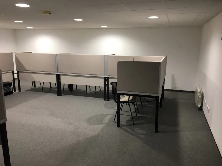 Kultische Separatoren für die Tische von Profi Übersetzern