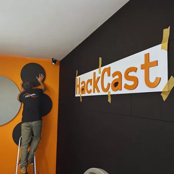 Akustische Behandlung eines Podcast-Studios