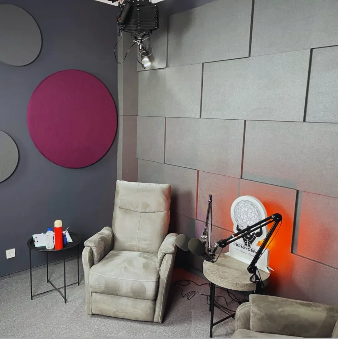 Akustische Transformation eines Podcast-Studios