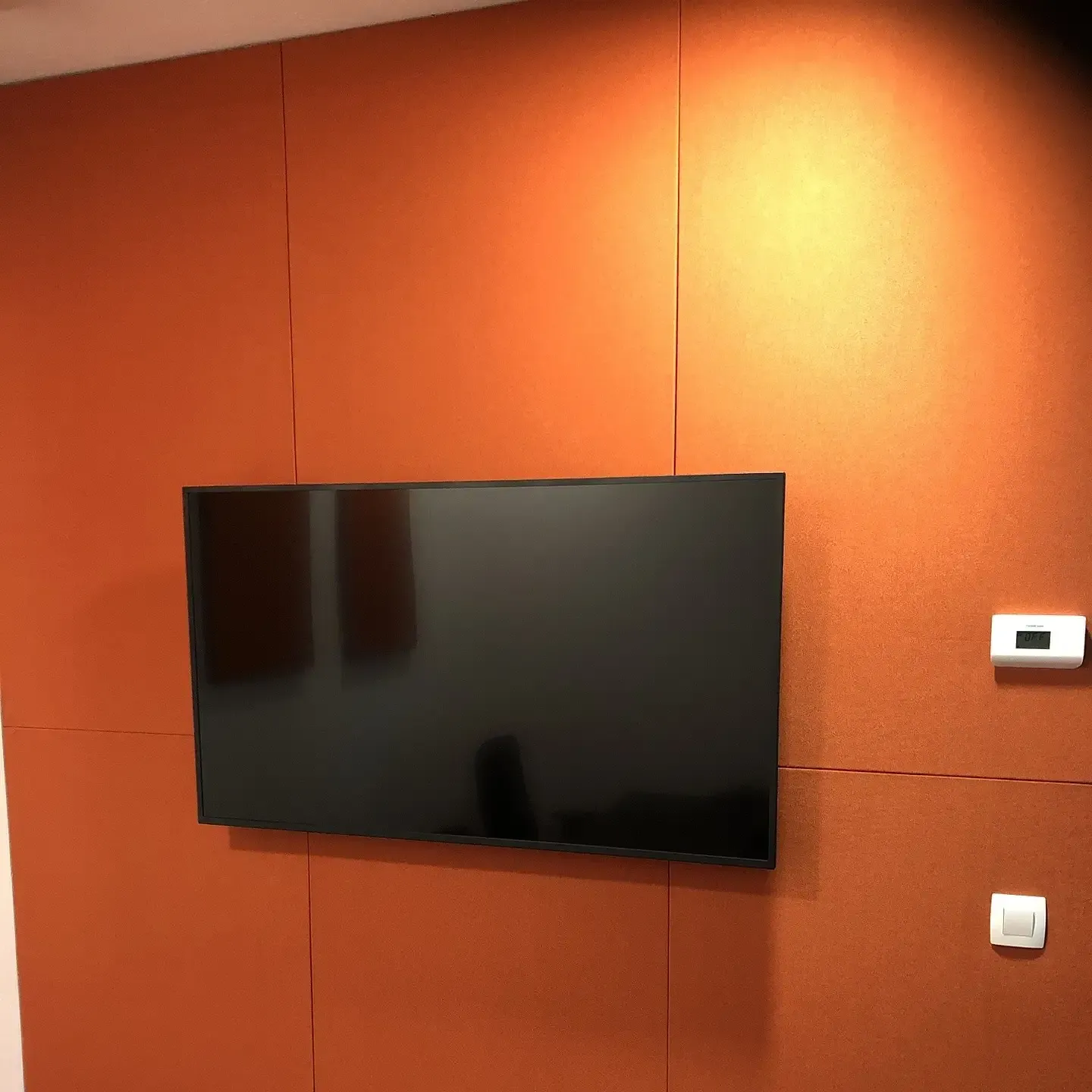 Echo Wall Akustikpaneele in den Büro- und Besprechungsräumen von BE Terna