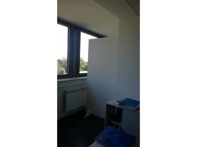 Akustischer Schirm in einem Büro mit Nachhall