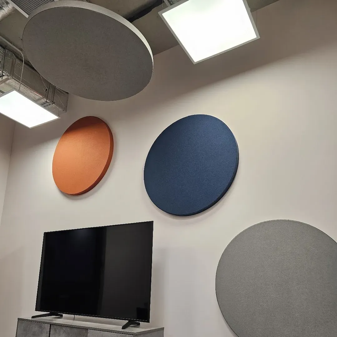 Akustische Behandlung von Kodar mit Beelive- und Echo Moon-Panels