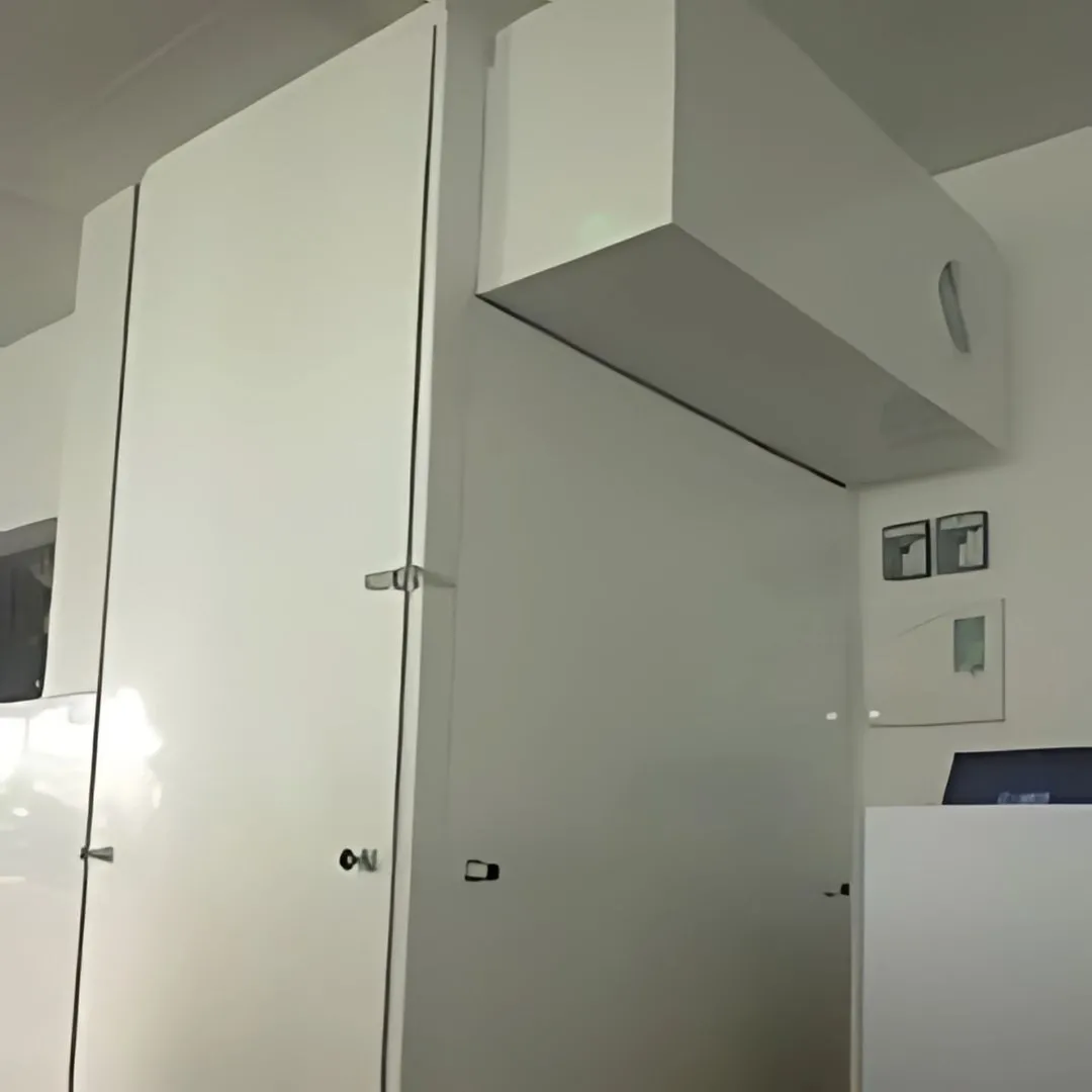 Schallschutzbox für einen lauten Server