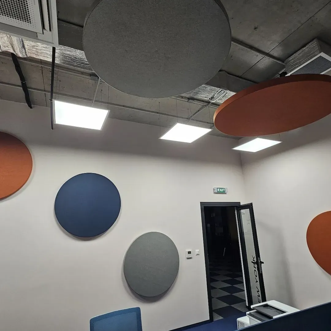 Akustische Behandlung von Kodar mit Beelive- und Echo Moon-Panels