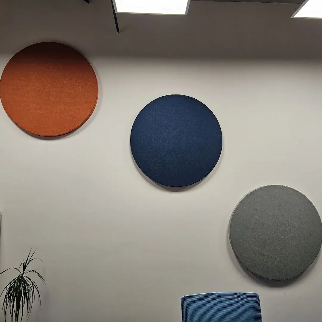 Akustische Behandlung von Kodar mit Beelive- und Echo Moon-Panels