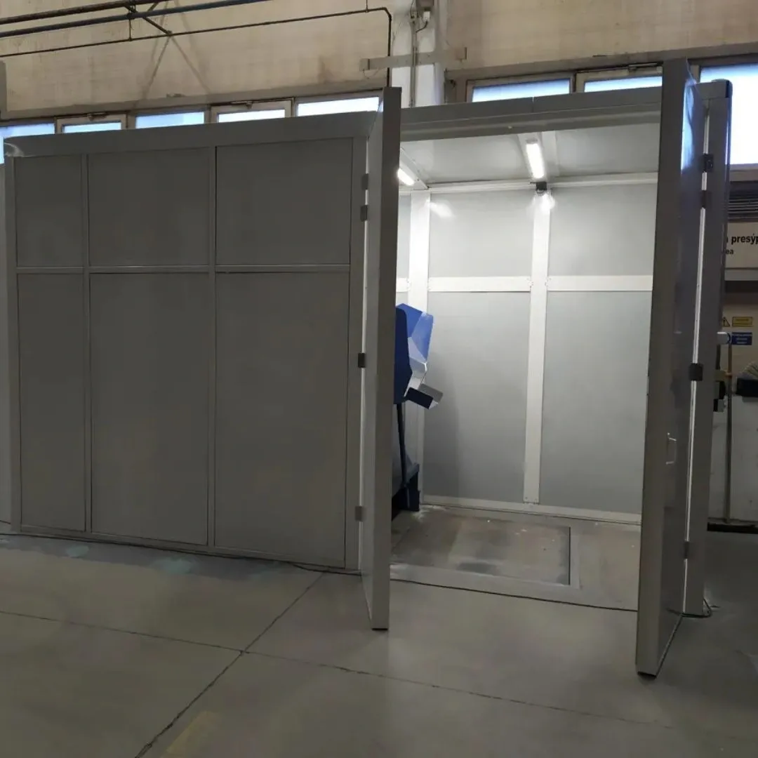 Schalldämmung einer lauten Maschine in einer Industriehalle – BOGE Elastmetall