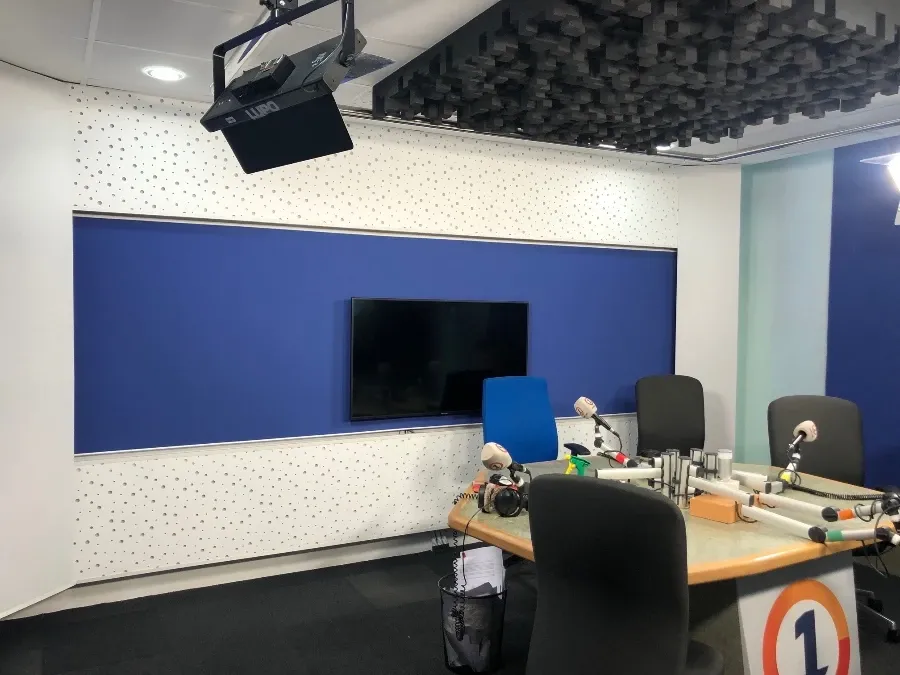 Akustische Behandlung im Radiostudio in Tanger, Marokko