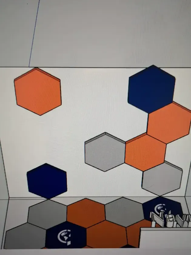 Echoreduzierung mit Logo-Akustikplatten für GLOBSEC