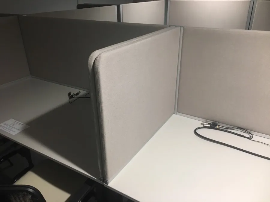 Kultische Separatoren für die Tische von Profi Übersetzern