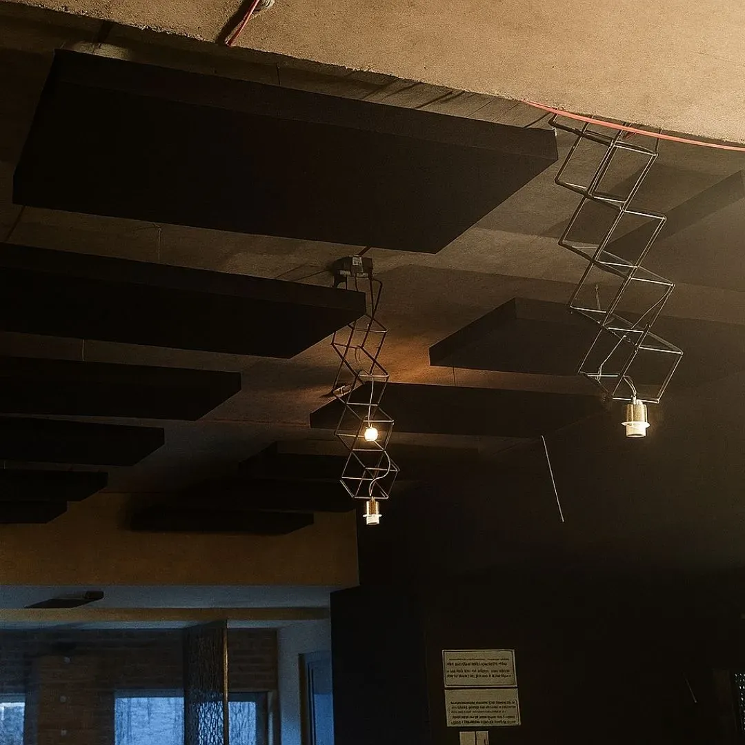 Urban Bar erhält akustisches Makeover mit maßgeschneiderten Lösungen